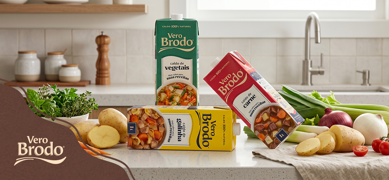 imagem com os caldos de ossos de 1 litro da Vero Brodo, nos sabores vegetais, carne e galinha. estão dispostos juntos com os ingredientes naturais que fazem parte do processo de cocção